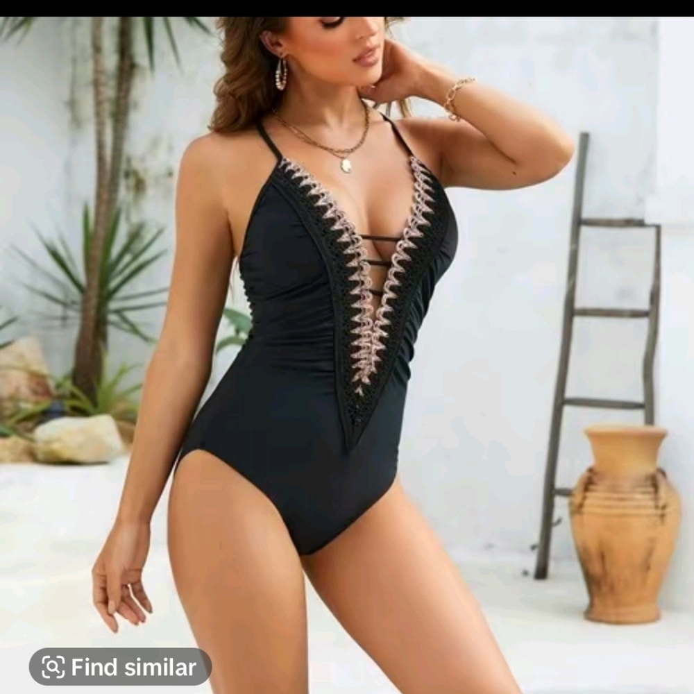 Blooming Jelly Black Swimsuit NWT Size L